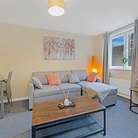Modern & Spacious 2 Bedroom Serviced Apartment Next To Lochend Park - Private Underground Parking & Lift Available - Close To Edinburgh City Centre 外观 照片