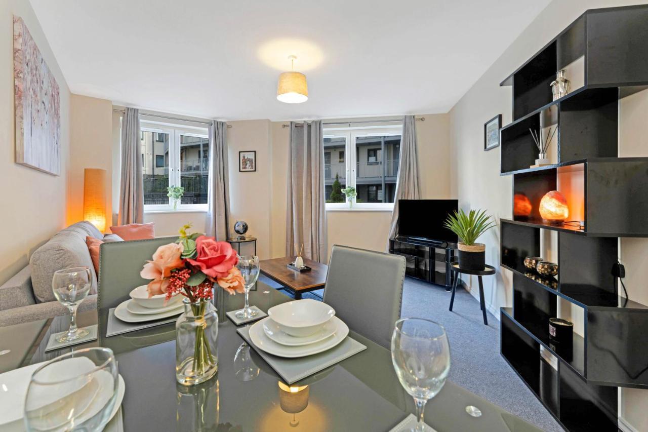 Modern & Spacious 2 Bedroom Serviced Apartment Next To Lochend Park - Private Underground Parking & Lift Available - Close To Edinburgh City Centre 外观 照片