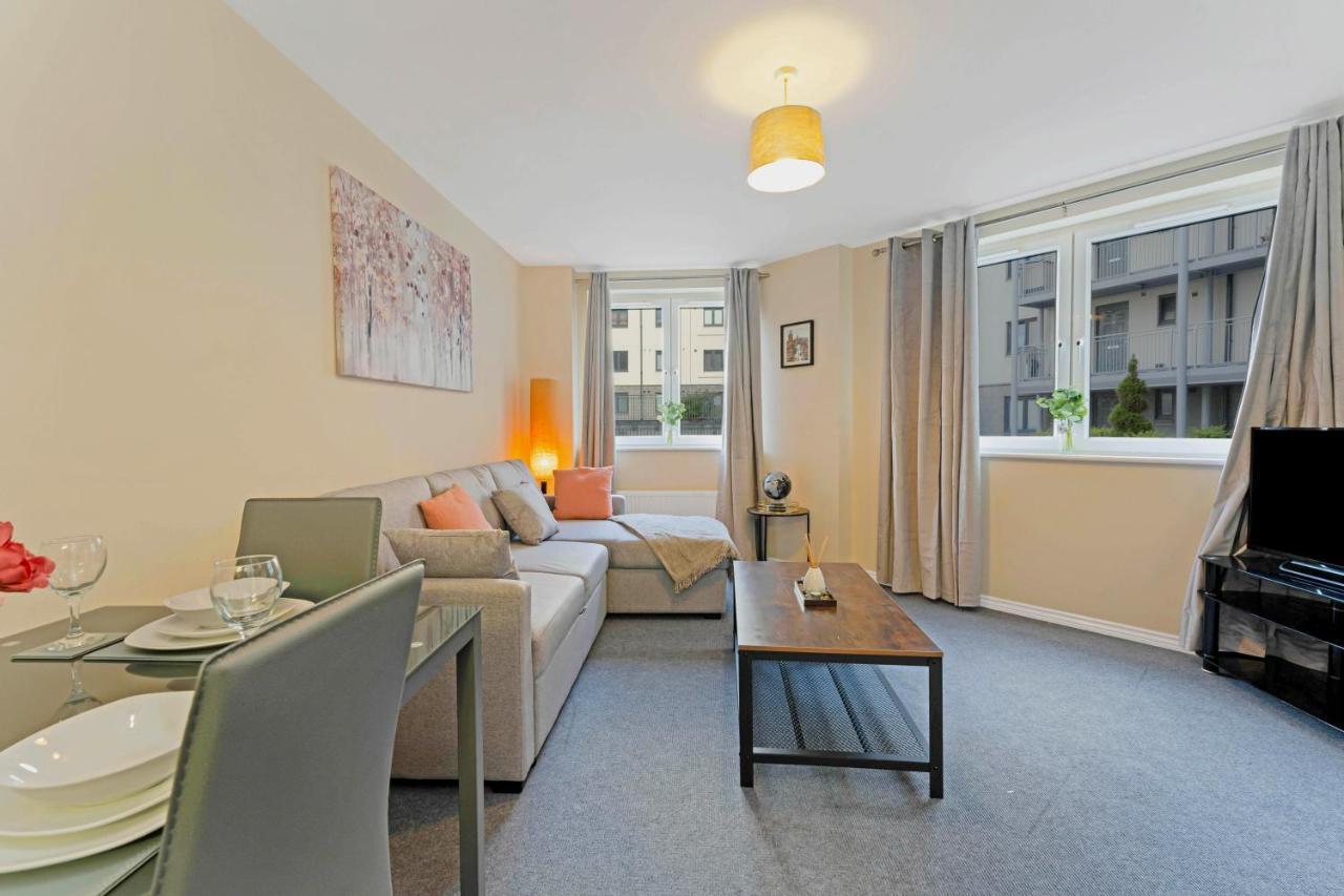 Modern & Spacious 2 Bedroom Serviced Apartment Next To Lochend Park - Private Underground Parking & Lift Available - Close To Edinburgh City Centre 外观 照片