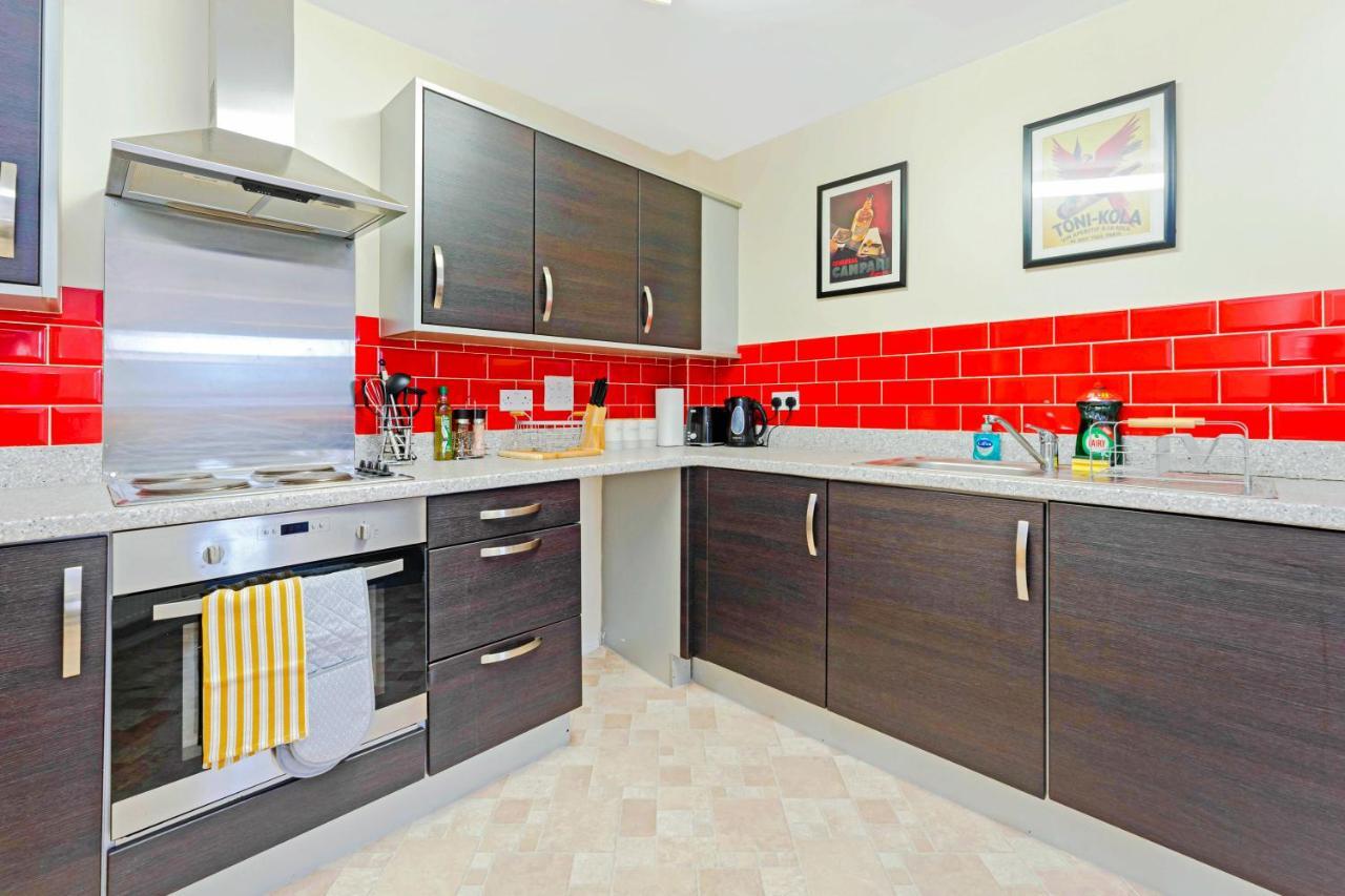 Modern & Spacious 2 Bedroom Serviced Apartment Next To Lochend Park - Private Underground Parking & Lift Available - Close To Edinburgh City Centre 外观 照片