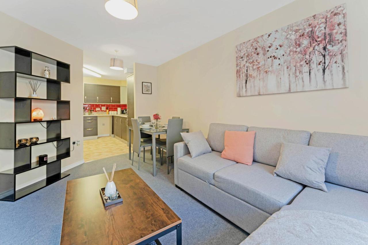 Modern & Spacious 2 Bedroom Serviced Apartment Next To Lochend Park - Private Underground Parking & Lift Available - Close To Edinburgh City Centre 外观 照片
