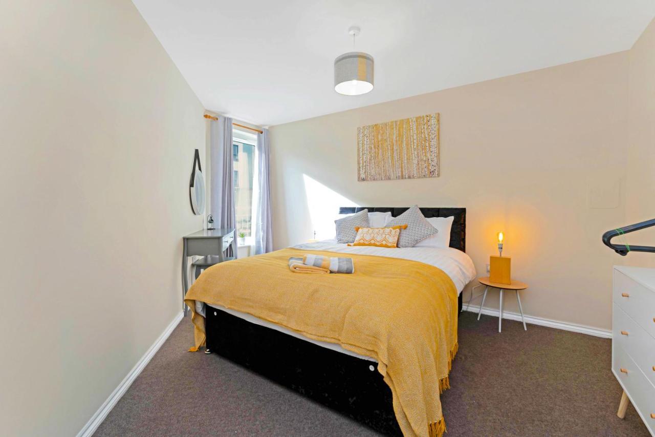 Modern & Spacious 2 Bedroom Serviced Apartment Next To Lochend Park - Private Underground Parking & Lift Available - Close To Edinburgh City Centre 外观 照片