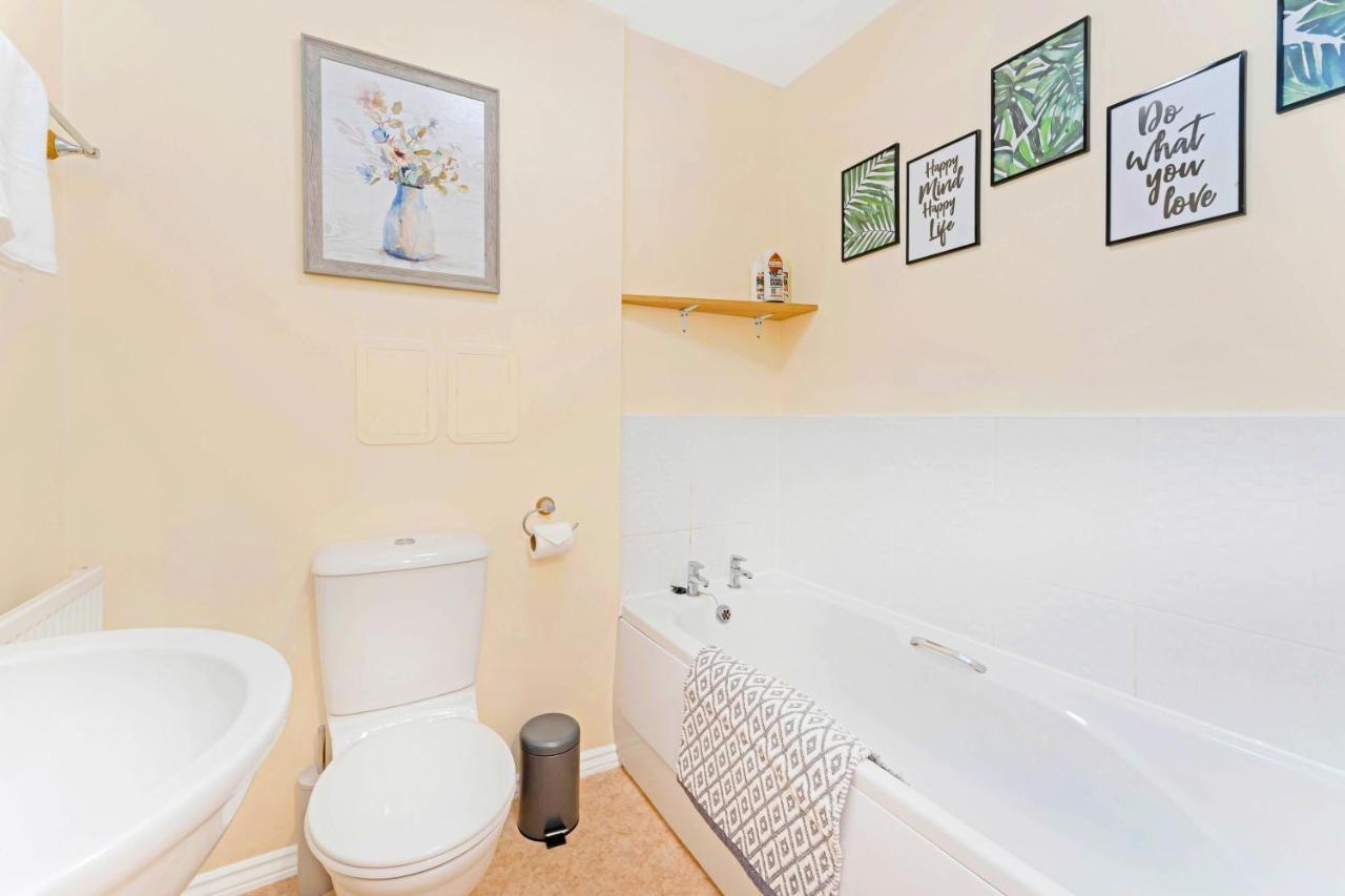 Modern & Spacious 2 Bedroom Serviced Apartment Next To Lochend Park - Private Underground Parking & Lift Available - Close To Edinburgh City Centre 外观 照片