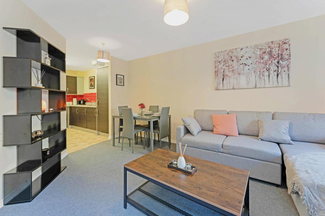 Modern & Spacious 2 Bedroom Serviced Apartment Next To Lochend Park - Private Underground Parking & Lift Available - Close To Edinburgh City Centre 外观 照片