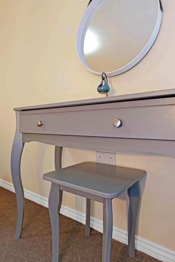 Modern & Spacious 2 Bedroom Serviced Apartment Next To Lochend Park - Private Underground Parking & Lift Available - Close To Edinburgh City Centre 外观 照片