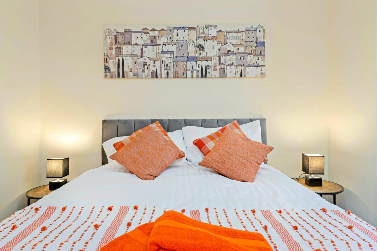Modern & Spacious 2 Bedroom Serviced Apartment Next To Lochend Park - Private Underground Parking & Lift Available - Close To Edinburgh City Centre 外观 照片