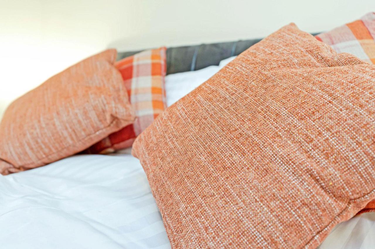 Modern & Spacious 2 Bedroom Serviced Apartment Next To Lochend Park - Private Underground Parking & Lift Available - Close To Edinburgh City Centre 外观 照片