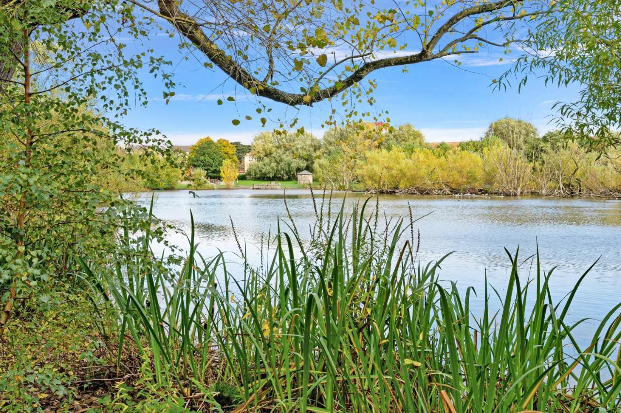 Modern & Spacious 2 Bedroom Serviced Apartment Next To Lochend Park - Private Underground Parking & Lift Available - Close To Edinburgh City Centre 外观 照片