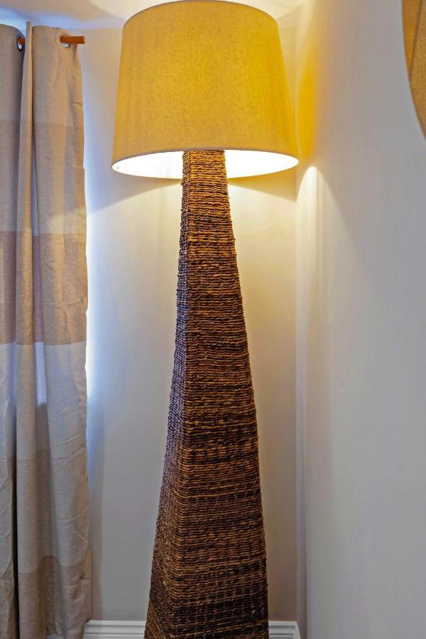 Modern & Spacious 2 Bedroom Serviced Apartment Next To Lochend Park - Private Underground Parking & Lift Available - Close To Edinburgh City Centre 外观 照片