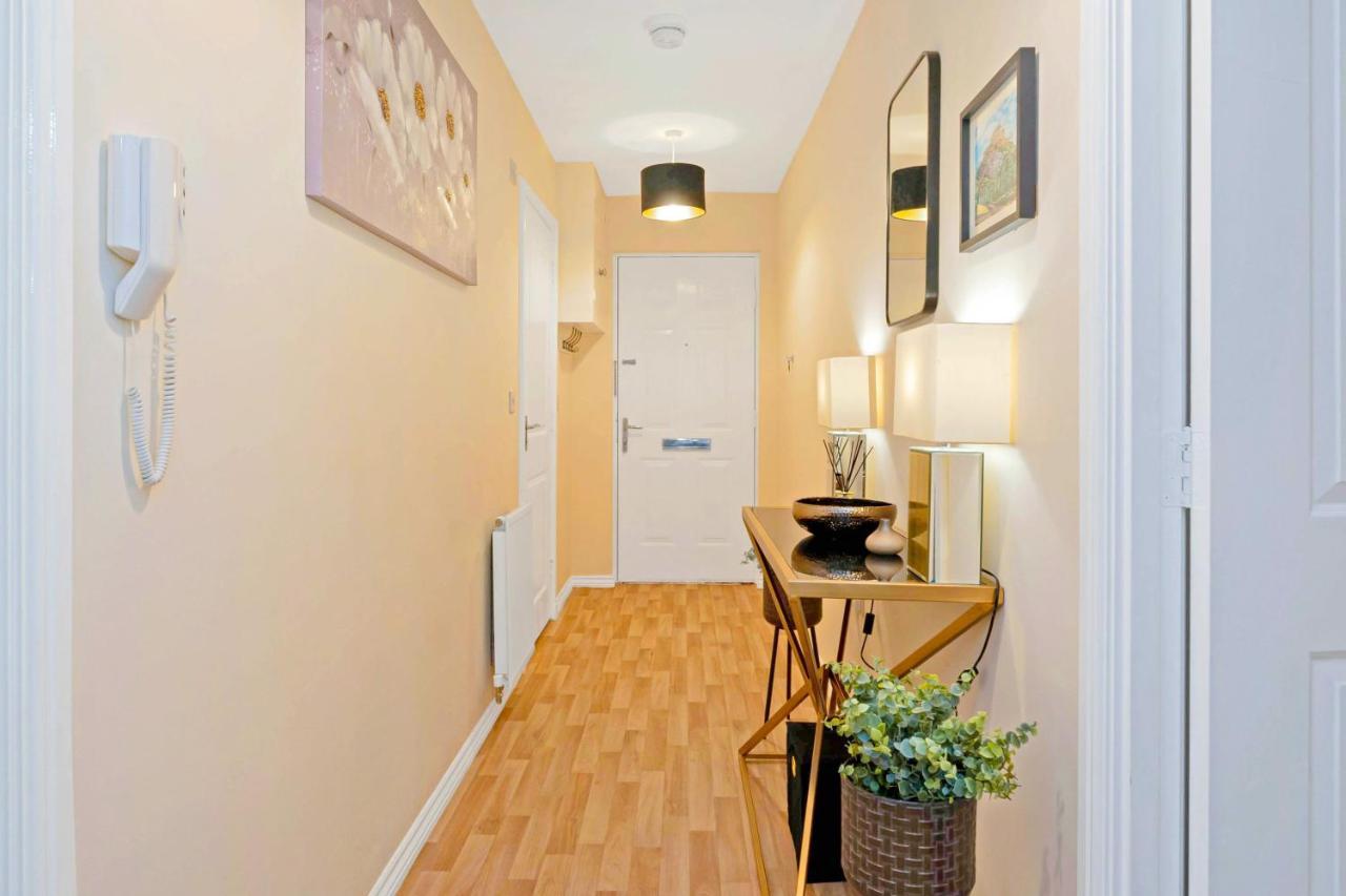 Modern & Spacious 2 Bedroom Serviced Apartment Next To Lochend Park - Private Underground Parking & Lift Available - Close To Edinburgh City Centre 外观 照片