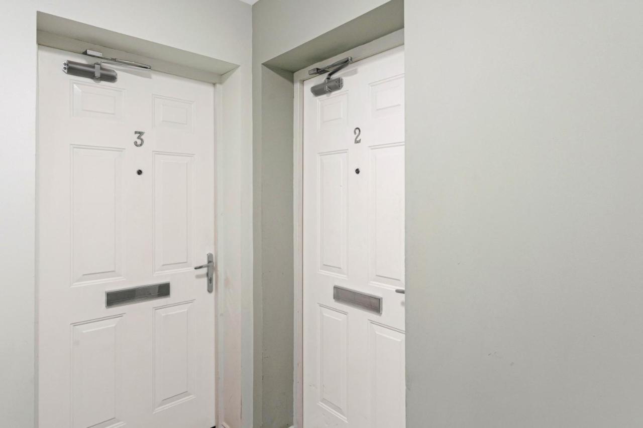 Modern & Spacious 2 Bedroom Serviced Apartment Next To Lochend Park - Private Underground Parking & Lift Available - Close To Edinburgh City Centre 外观 照片