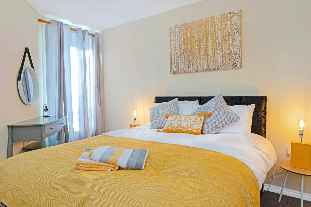 Modern & Spacious 2 Bedroom Serviced Apartment Next To Lochend Park - Private Underground Parking & Lift Available - Close To Edinburgh City Centre 外观 照片